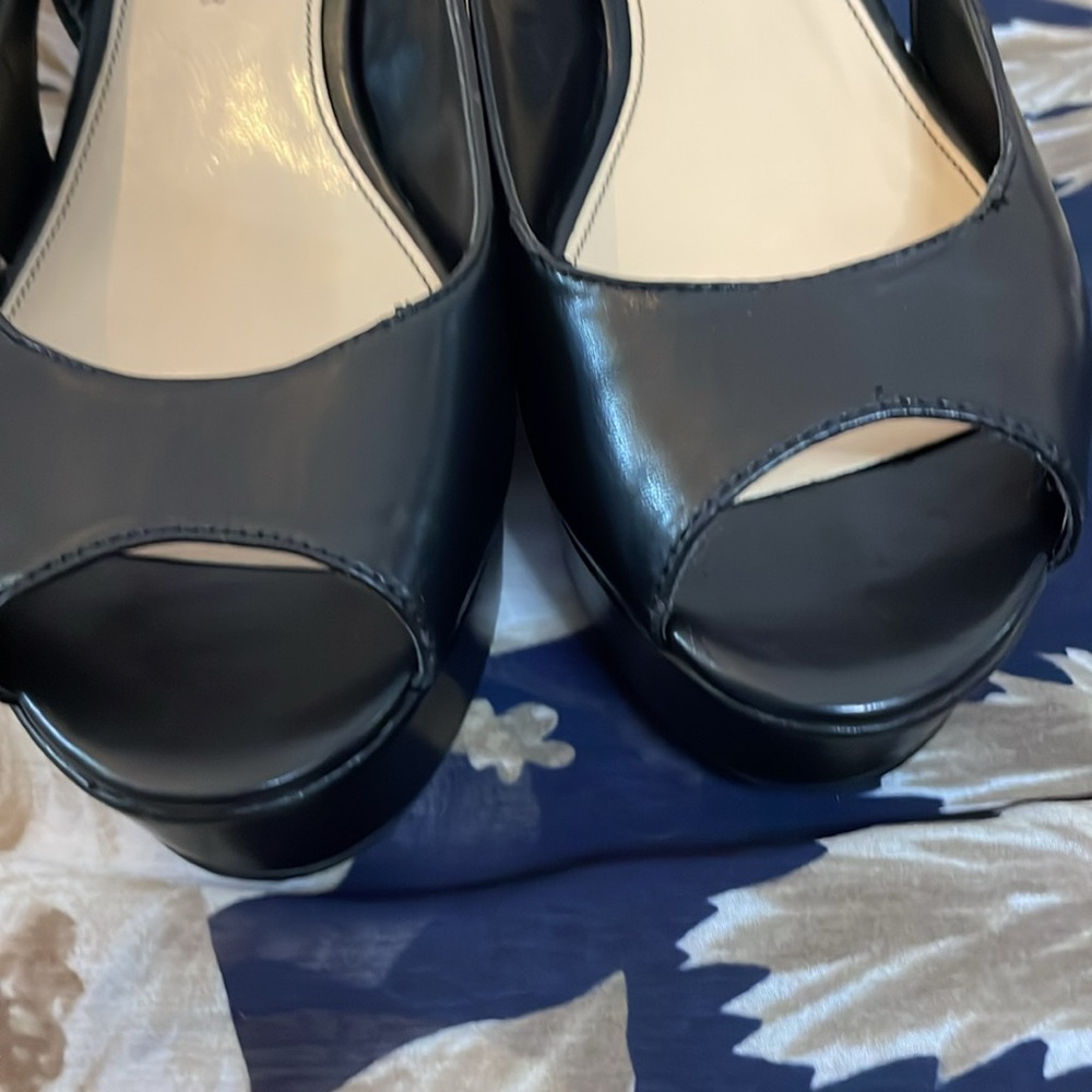 Marc Fisher Black Slingback Platform Sandal - Picture 5 of 6